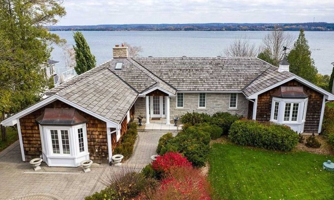 Georgian Bluffs Cabaña | 5 BDRM★Waterfront★Shorehouse On The Bay★Free WIFI ★BBQ