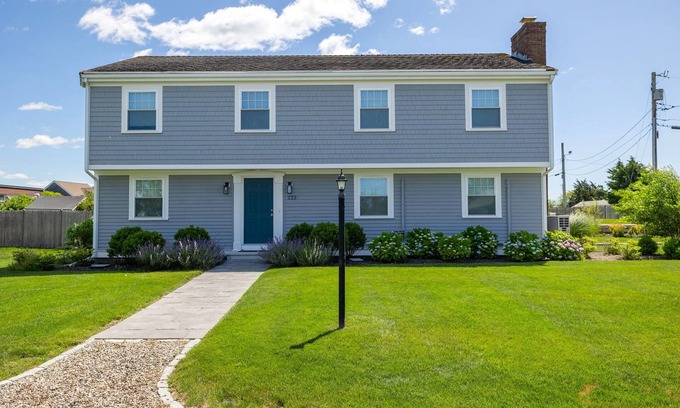 South Yarmouth Casa | 5 bed, 2.5 bath home, 5 minute walk to the beach