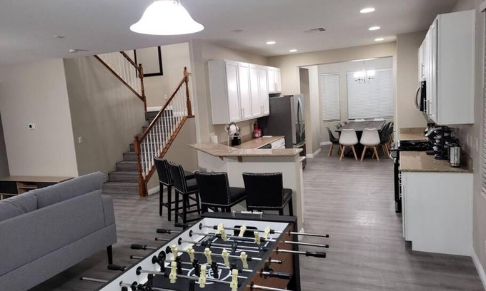 North Las Vegas Casa | 5 bed 3.5 baths
