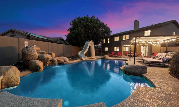 Glendale Casa | 5 Bed 4 Bath Boutique Home PREMIUM LOCATION Sleeps 16+ heated pool option /spa