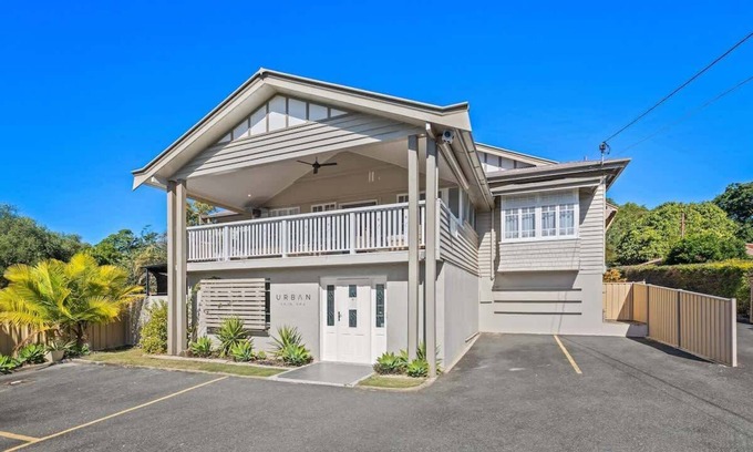 Newtown Casa | 5 Bed 5 Bath Urban Getaway Ipswich Central