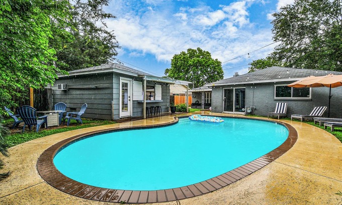 Woodlake - Briar Meadow Casa | 5 Bed Family Fun - Fun Pool - Cozy Fire Pit - Games Shed - Outdoor Move Night