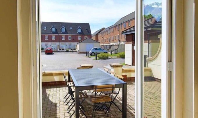 Rhiwbina Casa | 5 bed house sleeps 10 Cardiff with parking
