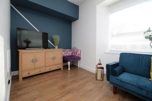 Castle Apartamento | 5 Bed House - Sleeps 16 - Parking - Wifi