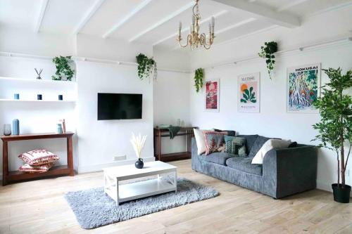 Hanger Hill Casa | 5 Bed Luxury London Home
