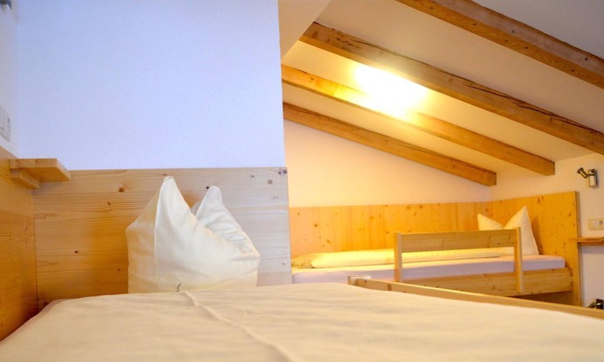 Mandarfen Cabina | 5-bed room with shower/toilet - Pitztal ski hut