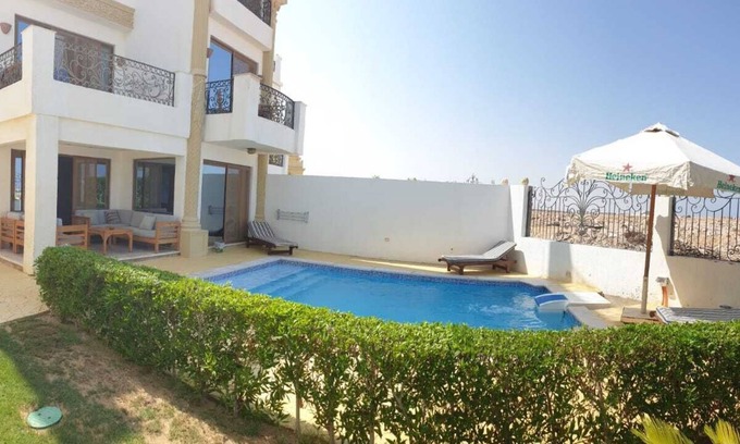Ras Nasrani Casa | 5 Bedroom Villa with Private Swimming Pool