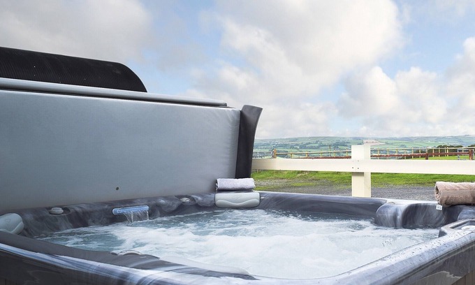 Banc-y-felin Cabaña | 5 bedroom accommodation in Llangynog, near Llansteffan