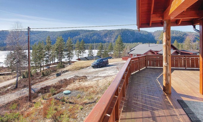 Froland Casa | Alojamiento de 5 habitaciones en Mykland