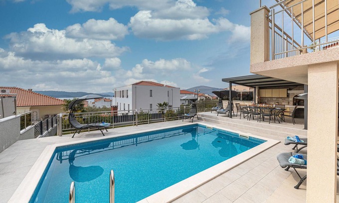 Okrug Gornji Casa | Impresionante casa de 5 dormitorios en.