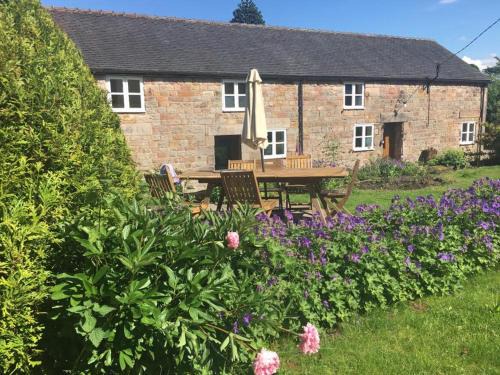 Horton Casa | 5 bedroom cottage in rural Staffordshire