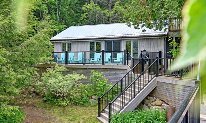 Rosseau Cabaña | 5 Bedroom Cottage on Lake Rosseau | Boathouse, Water Toys and Sandy Beach