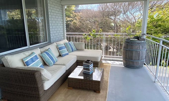 Bridport Casa | 5 bedroom fully furnished house great water views very close to beach and town