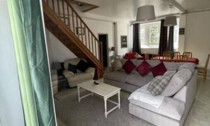 Passirac Casa | 5 Bedroom Gite, Family Friendly, pet Friendly Relaxing Stay.