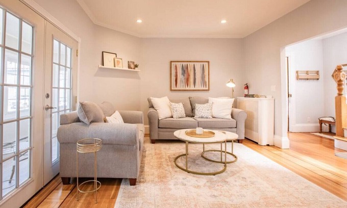 Medford Casa | 5 Bedroom Historic Home minutes to Boston!
