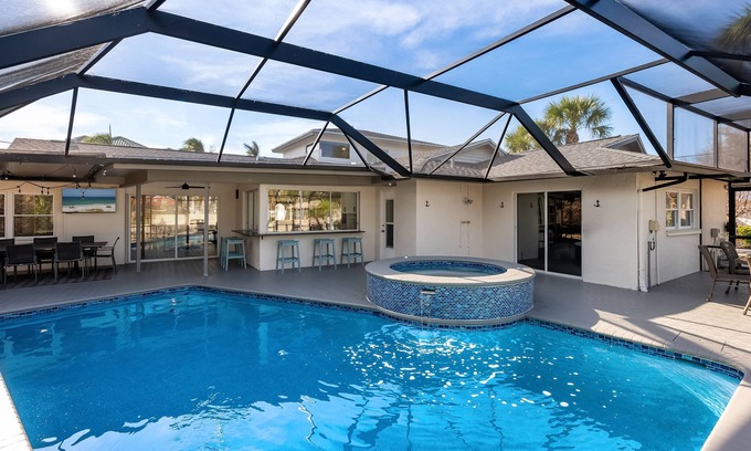 Siesta Key Casa | 5-Bedroom house on Siesta Key - walk to beach or village