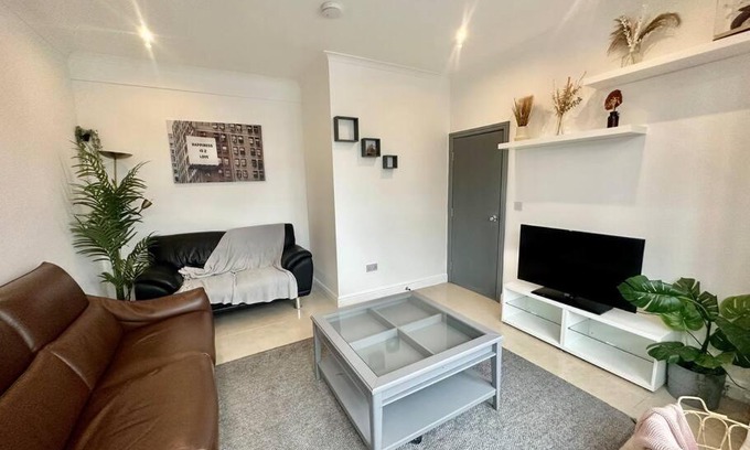 Lewisham Casa | 5 bedroom House SE6