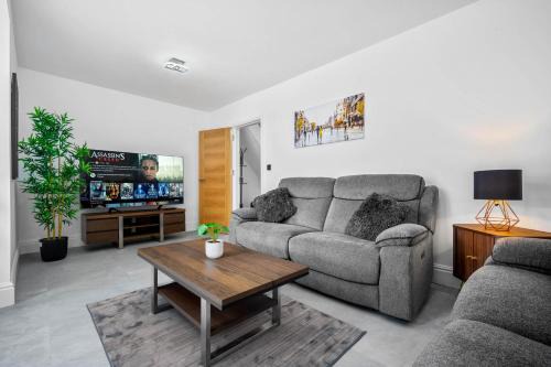 Olton Casa | 5 bedroom house Solihull 10 mins drive from BHX & NEC Private off road parking