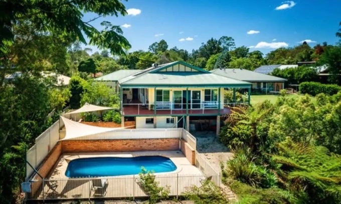 Bellingen Casa | 5 Bedroom house with a pool, deck and amazing view