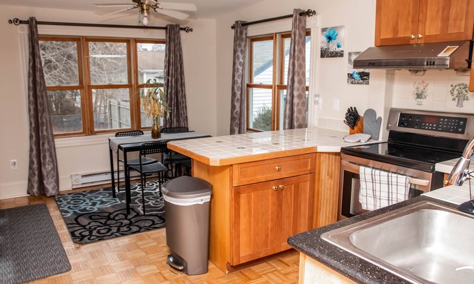 Westside Norwich Casa | Casa de 5 dormitorios en Norwich - 7 minutos de Mohegan