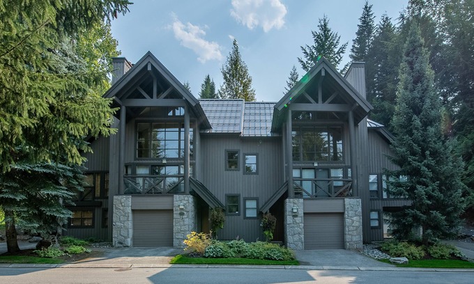 Upper Village Casa | 5 habitaciones con entrada / salida en las pistas de Blackcomb