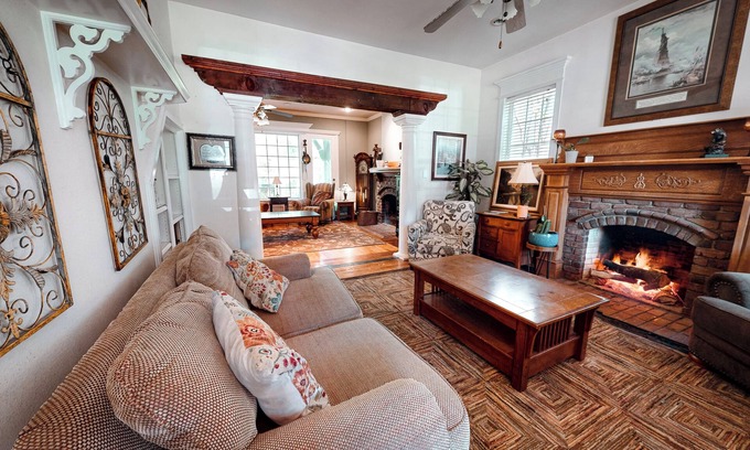 Elmo Otro | 5 Bedroom Spacious and Cozy Country Home on Expansive Lot