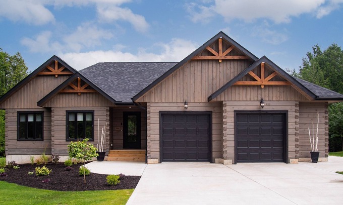 Chatsworth Casa | 5-bedroom stunning, modern log home with outdoor sauna and firepit