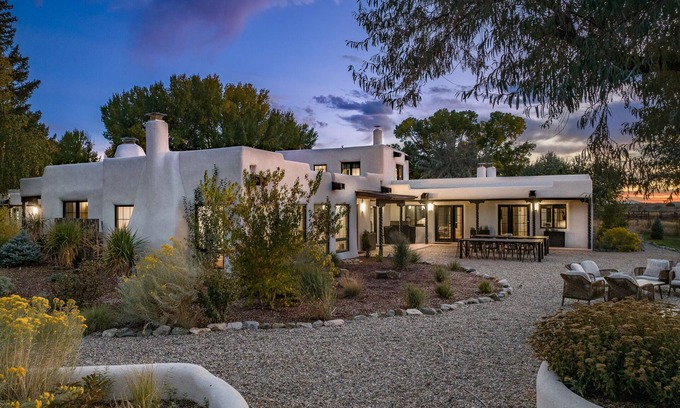 Taos Casa | 5 Bedroom Taos Luxury Hacienda - Close to Taos Ski Valley - Book now!