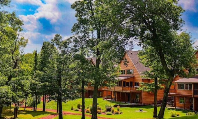 Pequot Lakes Villa | 5 Bedroom Villa on Middle Cullen Lake