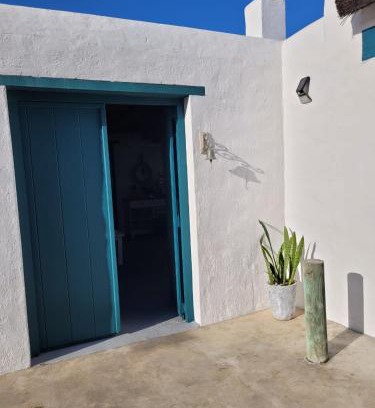 Struisbaai Casa | 5 Bedroomed Fisherman's Cottage in Struis Bay