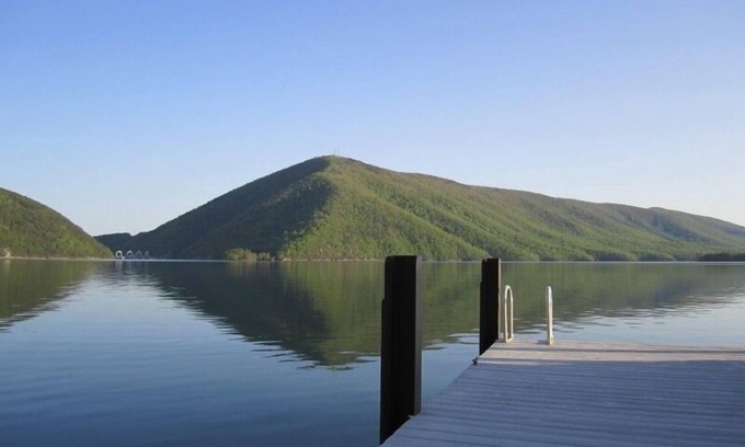 Huddleston Casa | 5 Bedrooms, 1 Flex Room, 3 Bathrooms! GORGEOUS Mountain and Wide Water Views! Paved Driveway to th
