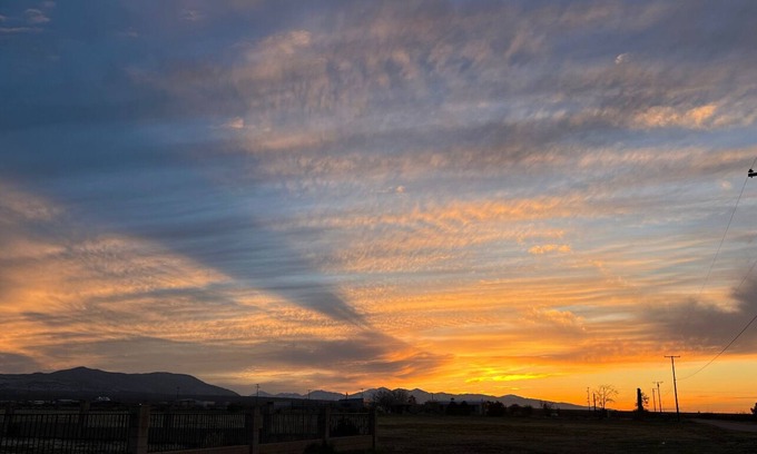 Apple Valley Casa | 5 bedrooms, 5 private Acres, Stargazing, bonfires, sunsets, serene desert ranch.