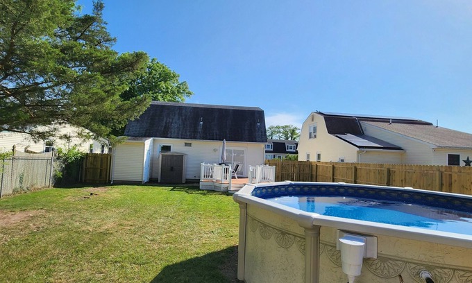 Villas Casa | 5 BEDROOMS and POOL, Hottub, Large Fenced Yard, Near Bay Beaches, PET FRIENDLY
