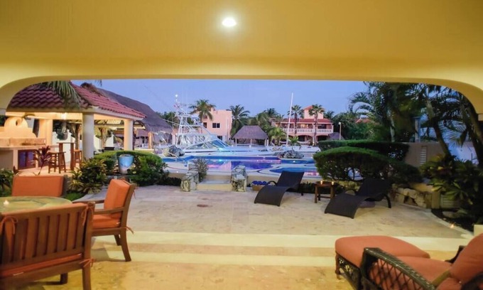 Puerto Aventuras Casa | 5 Bedrooms Villa in front of the Marina Close to Beach!