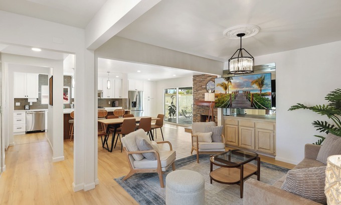 Buena Park Casa | 5 Bedrooms Remodeled Home Near Knott’s and Disneyland with Pool