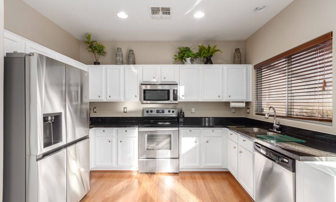 Avondale Casa | 5 bedrooms with pool near MLB Baseball Parks, NFL Football Stadium & NASCAR