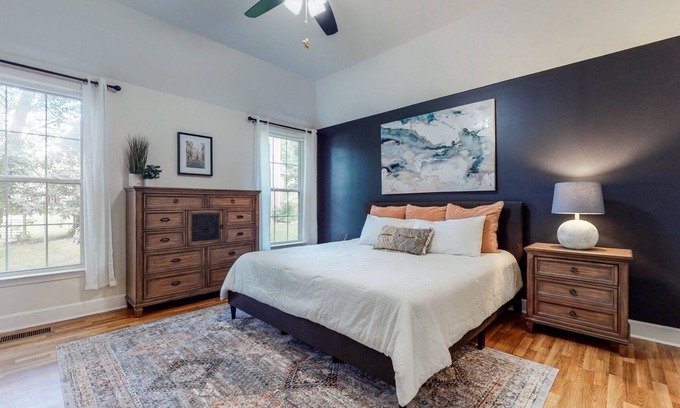 Smyrna Casa | 5 beds | 3 baths | Prime Location