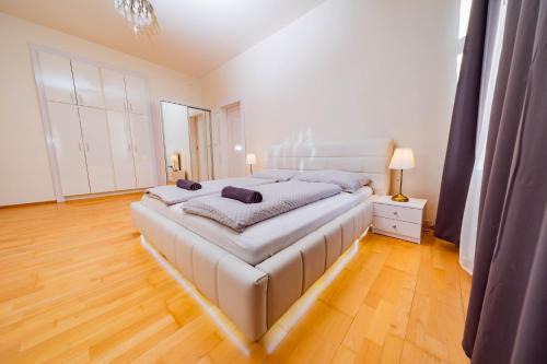 Vrsovice Apartamento | 5 Bob's Apartment - 2 bedrooms with King Size beds