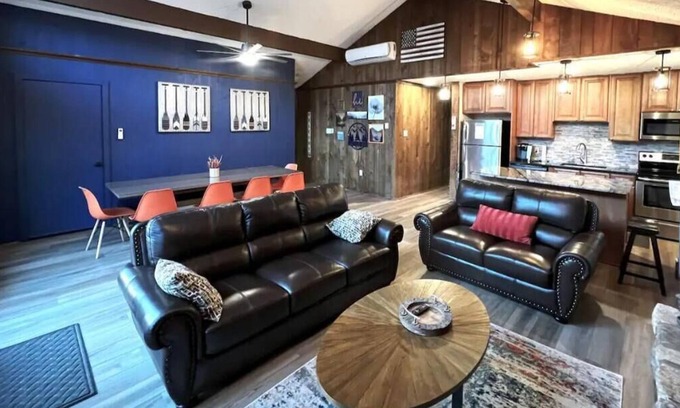 Lake Harmony Estates Cabina | 5 BR Cabin in Lake Harmony, PA; 12 Beds - sleeps 14