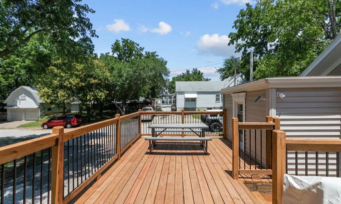 Merriam Casa | 5 BR home off I-35/10 Mins to Downtown