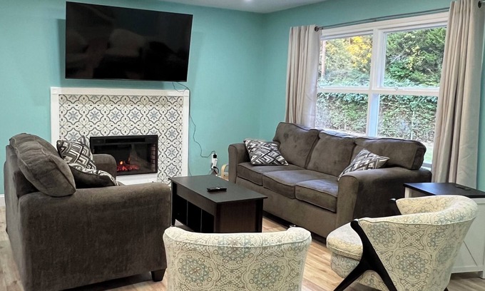Aquia Harbour Casa | 5 BR King Beds Game Room Yard Family Home Explore DC Quantico Stafford