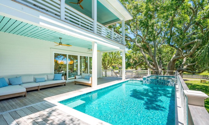 Isle of Palms Casa | 5 BR Luxury Home with Pool & Hot Tub | Ocean Views