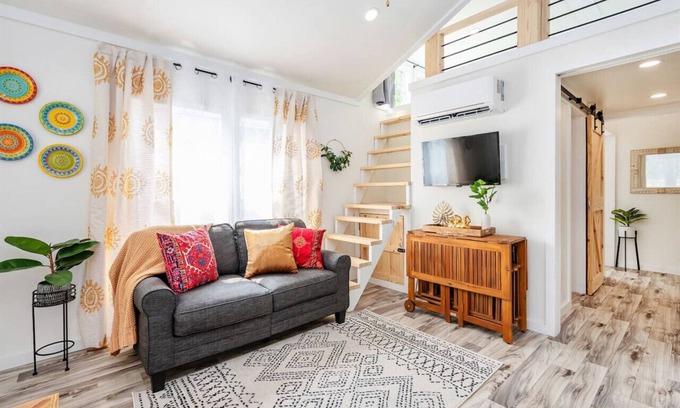 Guntersville Cabaña | PET FRIENDLY 2 Bedroom Tiny House Firepit Minutes to Guntersville