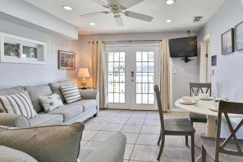Madeira Beach Casa | 5 - Island Paradise Cottages - Sea Grape