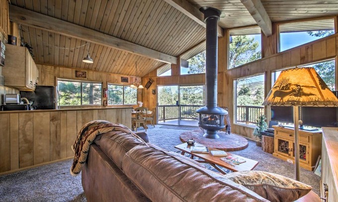 Big Bear Casa | 5 Mi to Big Bear Mtn Resort Cozy Cabin with Deck
