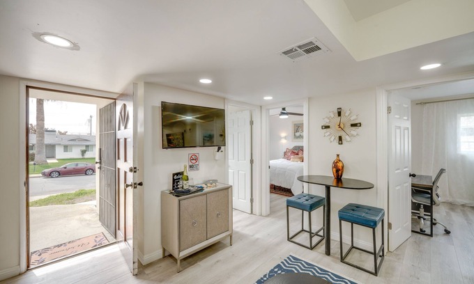 Bakersfield Apartamento | ~ 5 Mi to Downtown: Chic Bakersfield Apartment!