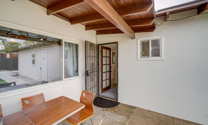 Bakersfield Apartamento | ~ 5 Mi to Downtown: Cozy Bakersfield Studio Rental
