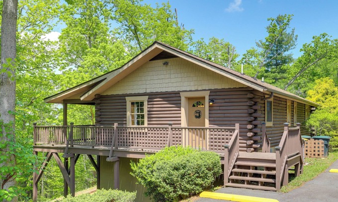 Asheville Cabina | 5 Mi to Dtwn Asheville: Tranquil Cabin Retreat!