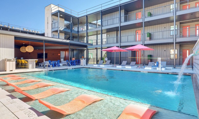 New Braunfels Condominio | 5 Mi to Dtwn: Modern Condo in New Braunfels!