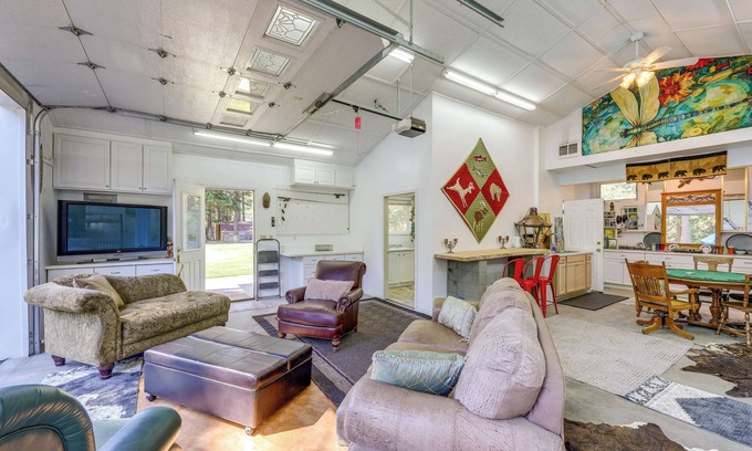 Libby Apartamento | 5 Mi to Logan State Park: Studio w/ Outdoor Space!